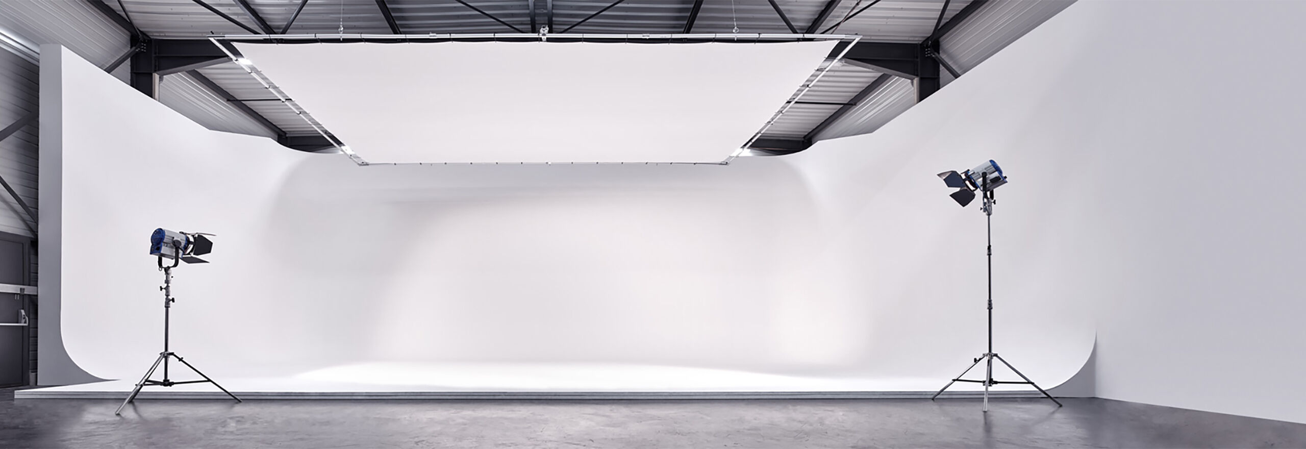 Studio A - Studio cyclorama - Riot House Studio